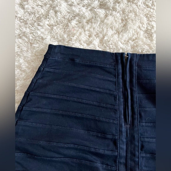 Express Stretchy Denim Skirt - Sz 6 - Picture 2 of 2